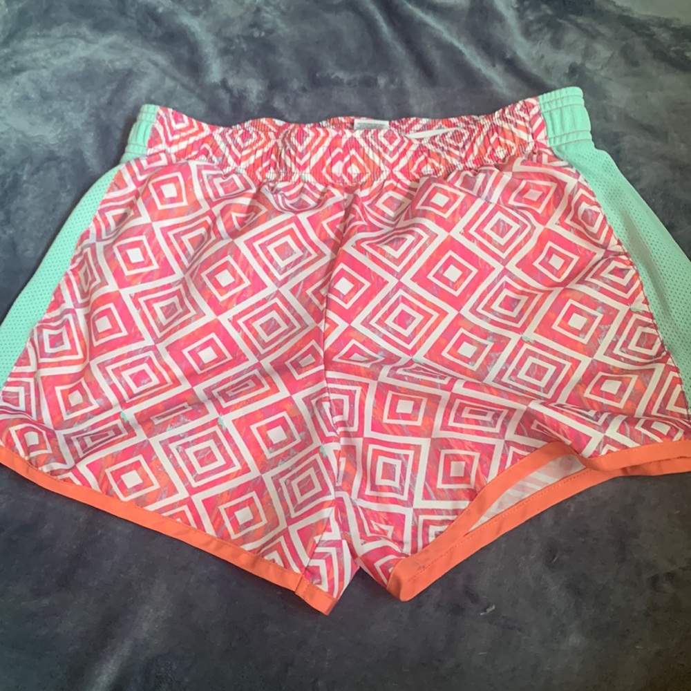 Danskin Now triangle print shorts